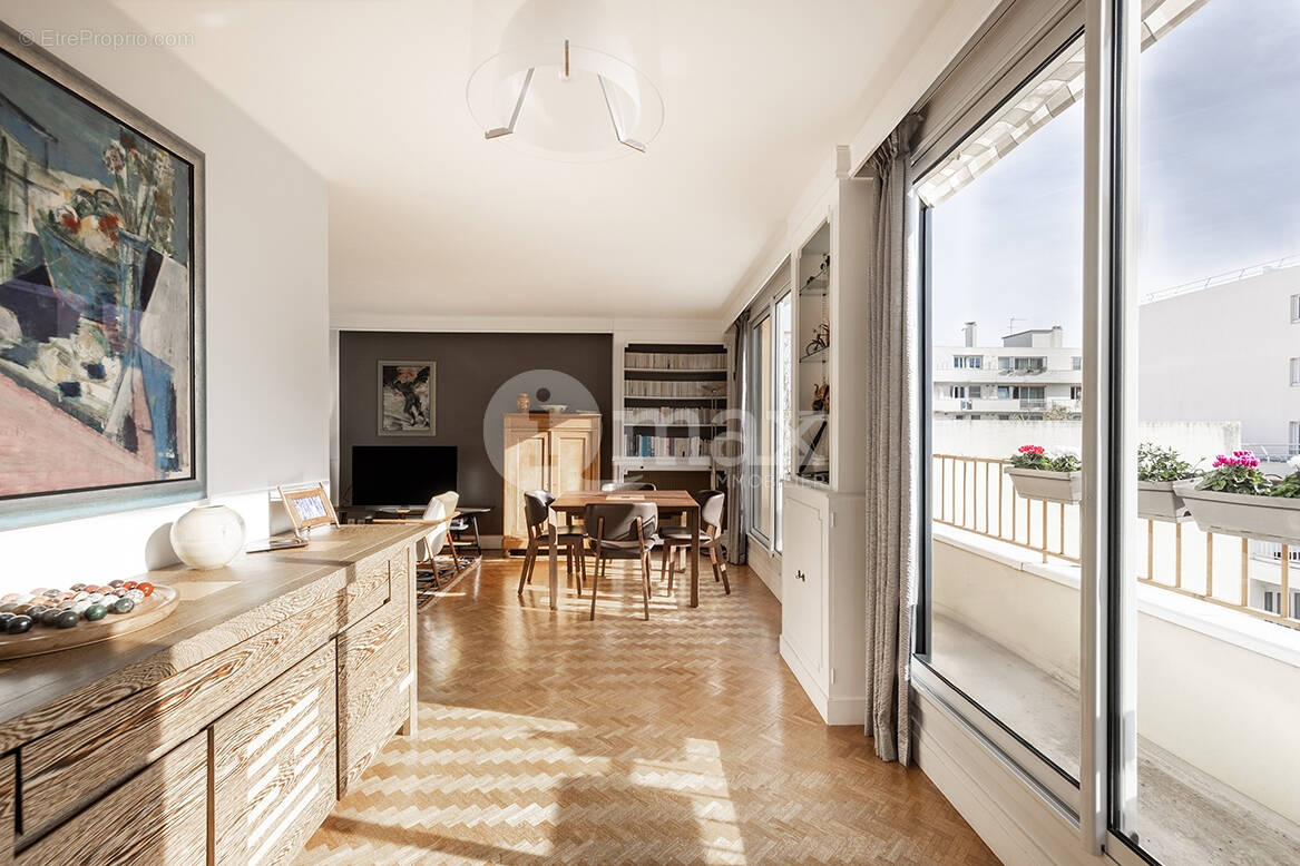 Appartement à COURBEVOIE