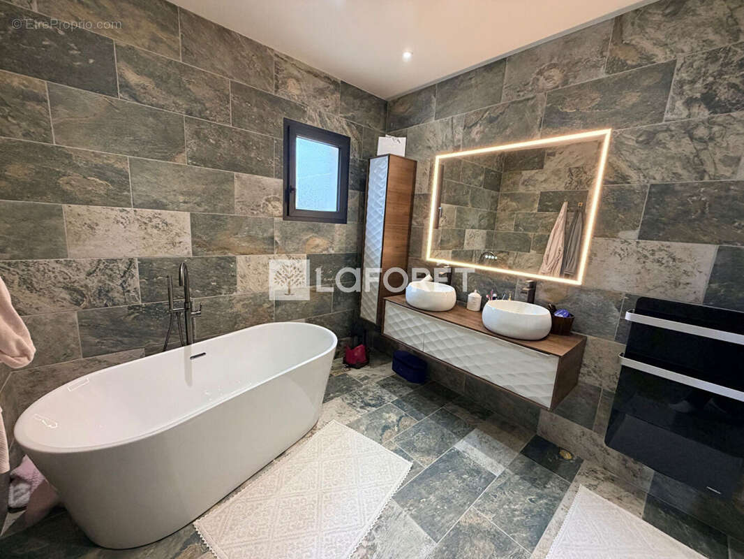 Maison à ARPAJON-SUR-CERE