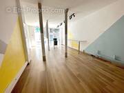 Commerce à PARIS-9E