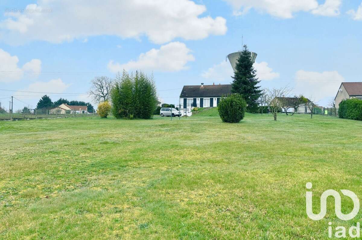 Photo 2 - Terrain à LE PONT-CHRETIEN-CHABENET