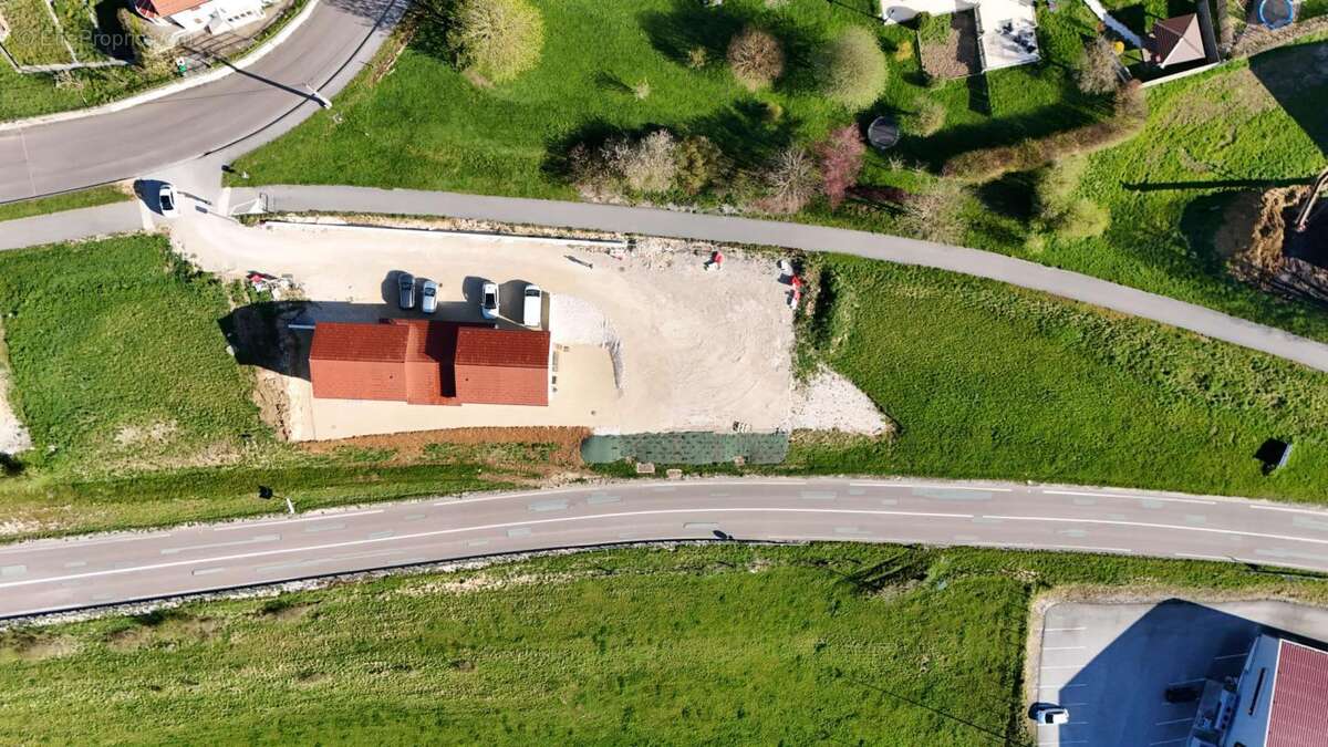 Terrain à MAISONS-DU-BOIS-LIEVREMONT