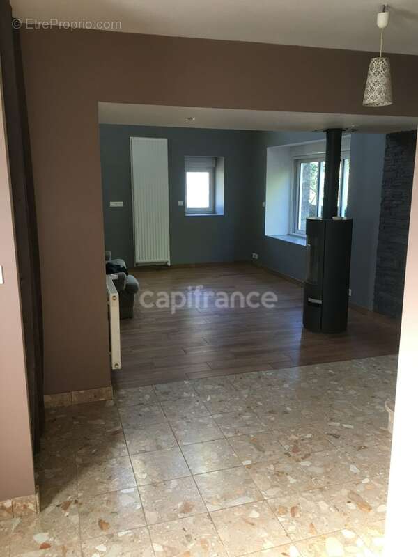 Maison en pierre avec plus d’un hectare de terrain – Berrien - photo 4