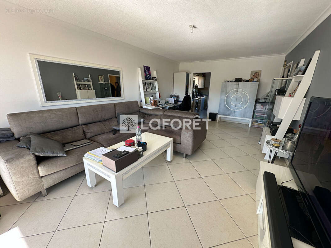 Appartement à SAINT-LAURENT-DU-VAR