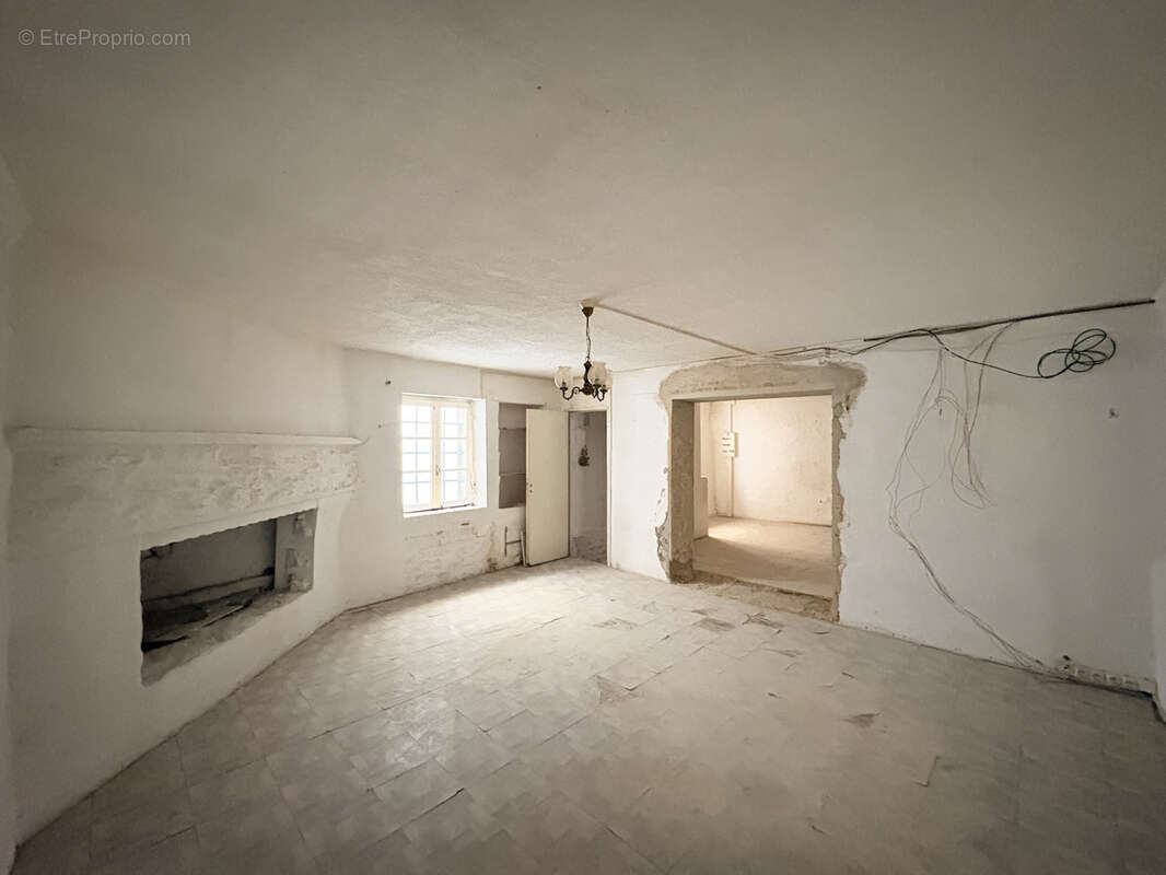 Maison à LA CALMETTE