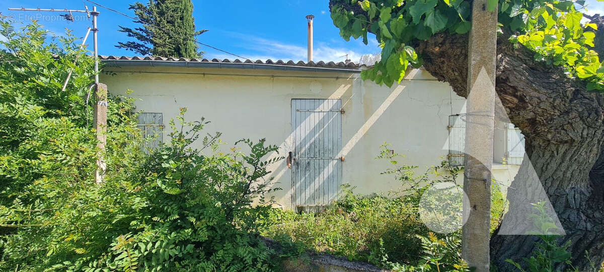 Maison mitoyenne à rénover-58 m² -Terrain de 316 m² -Salernes - photo 3