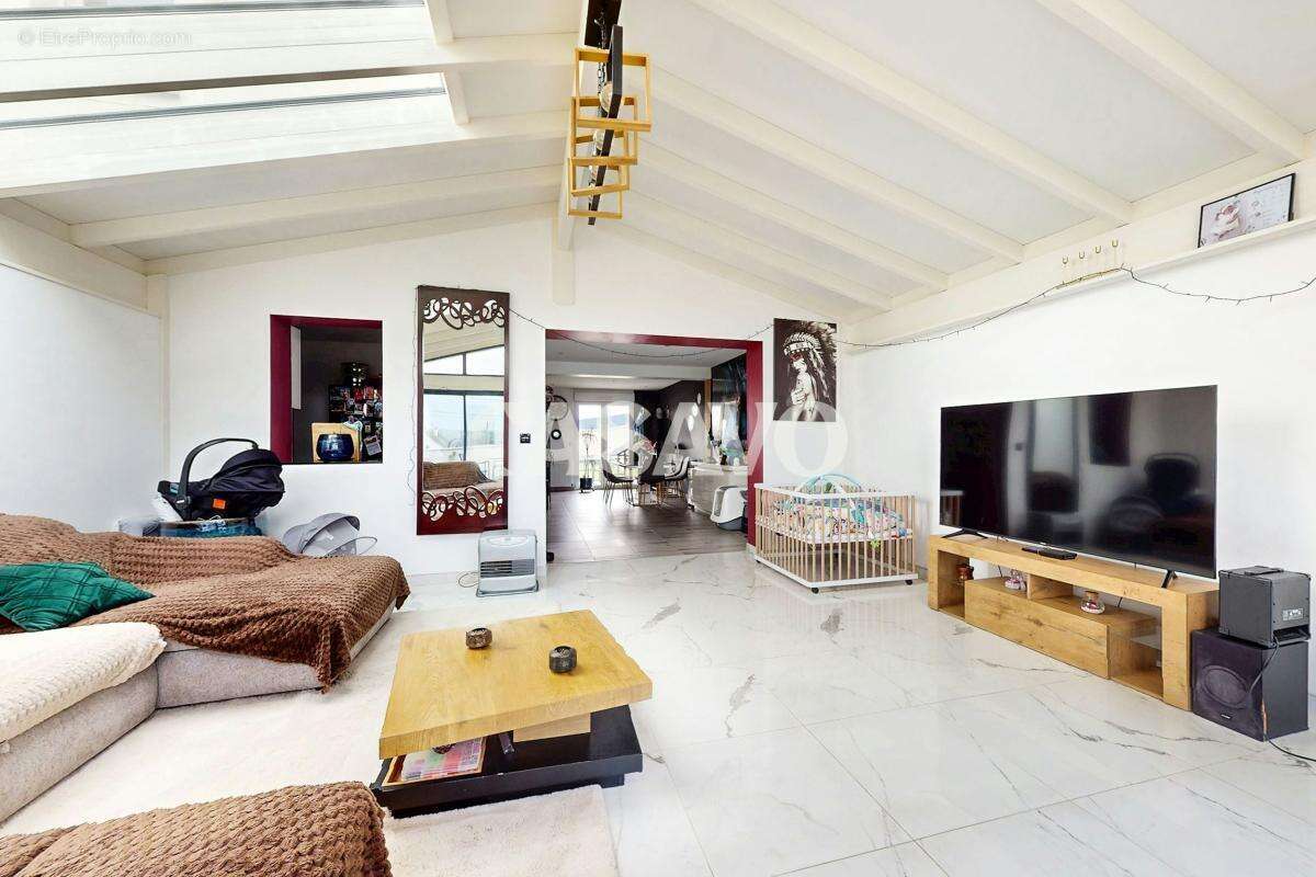 Vente Maison 5 pièces de 122m² - 77124 Villenoy - photo 3
