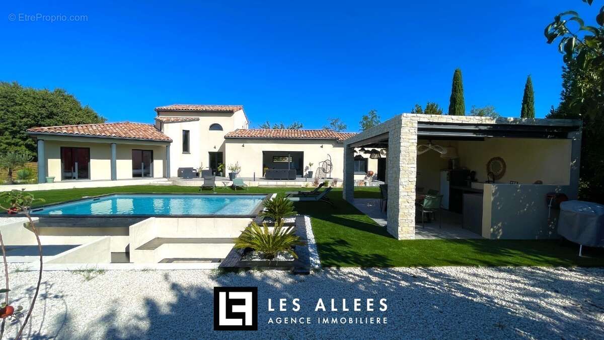 Maison à LES GRANGES-GONTARDES