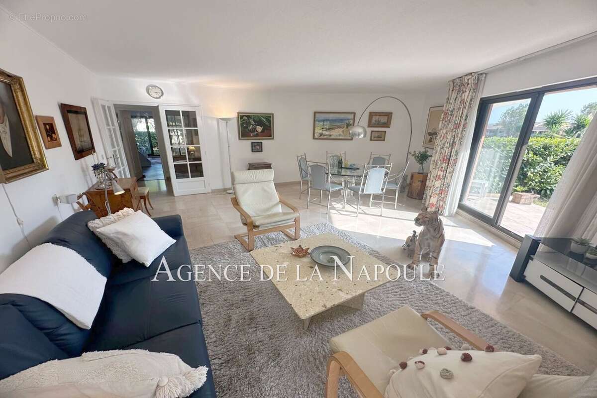 Appartement à MANDELIEU-LA-NAPOULE