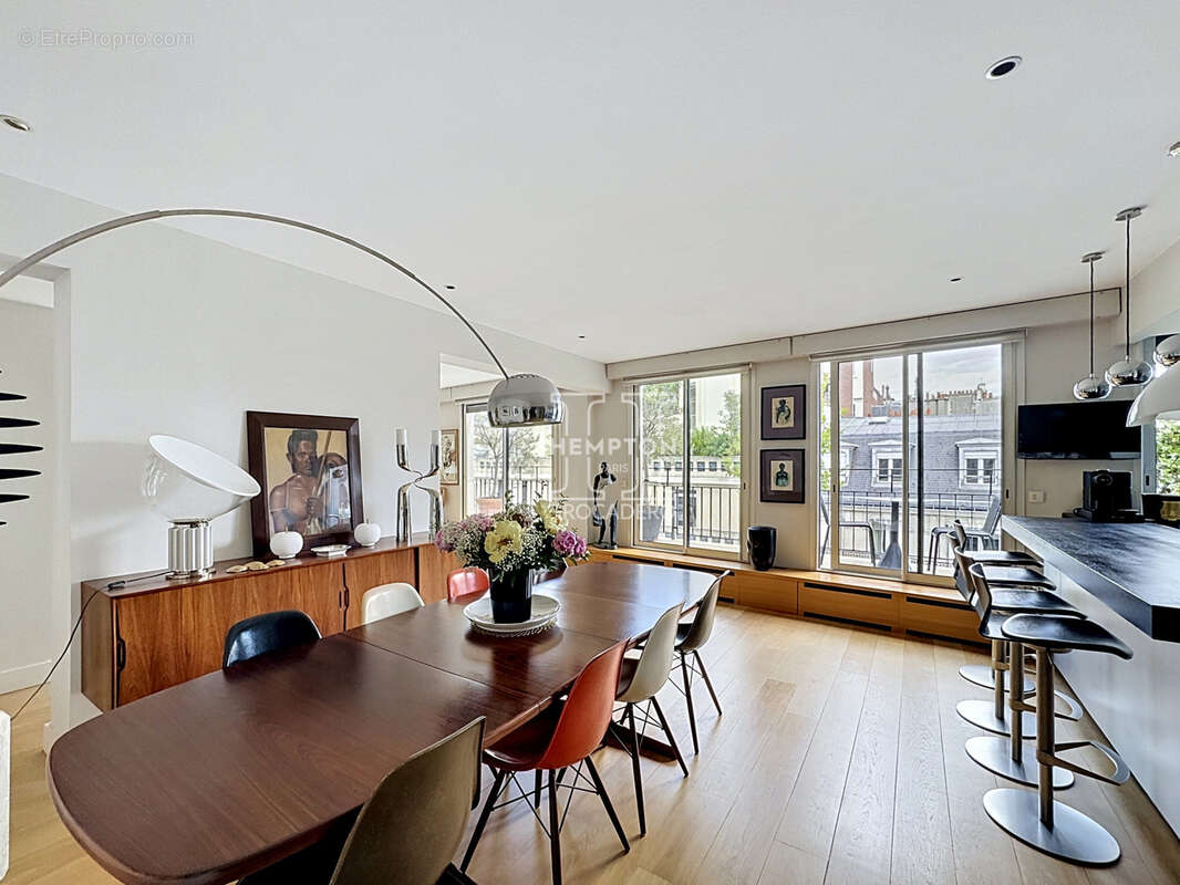 Appartement à PARIS-16E