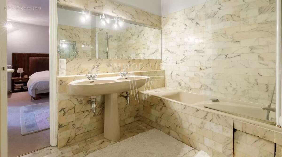 Appartement à PARIS-7E