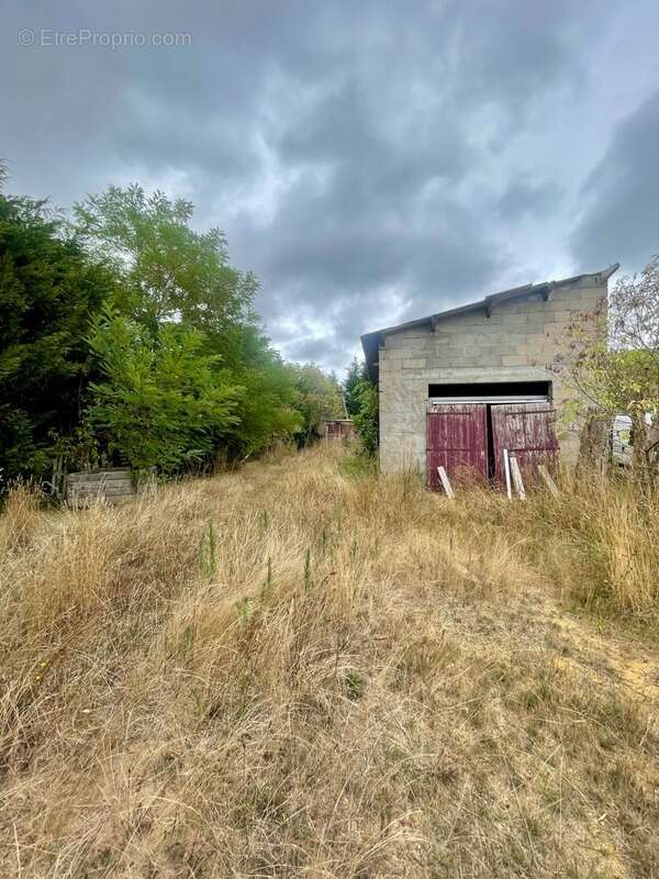 Terrain à LA GUERCHE-SUR-L&#039;AUBOIS