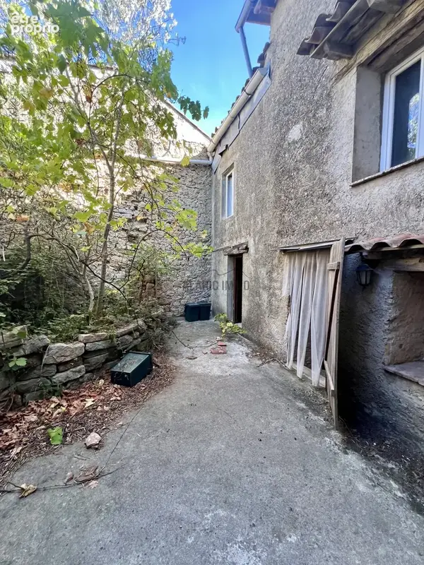 Maison de village avec terrain de plus d'un hectare et dépendance à rénover - photo 8