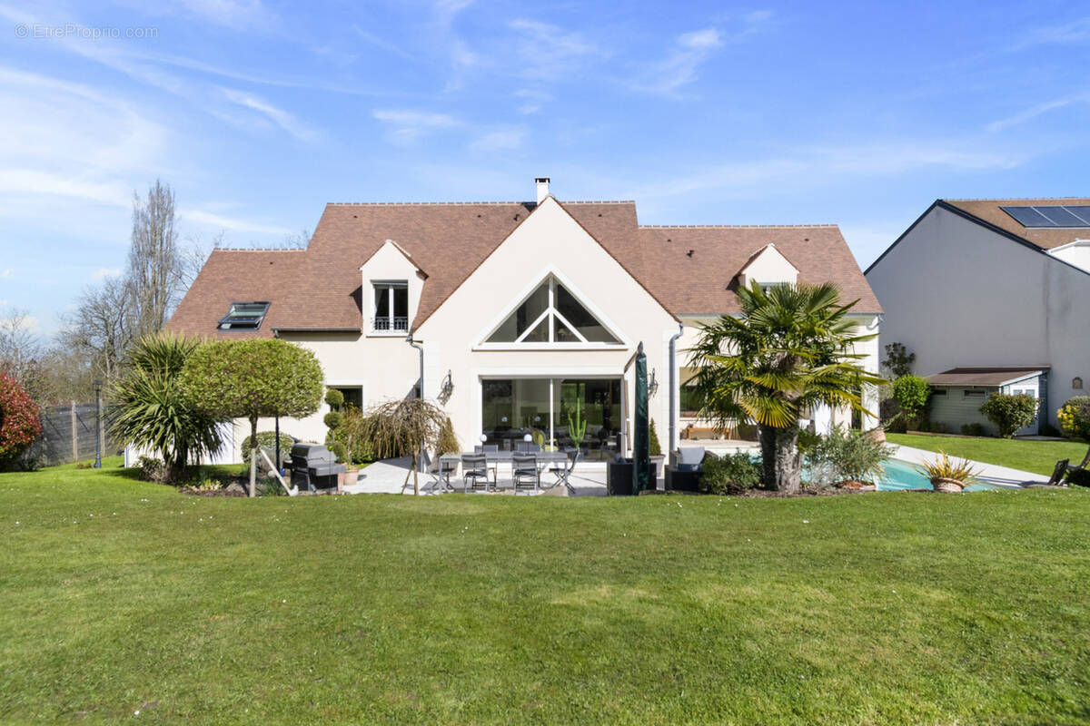 Maison à MORAINVILLIERS