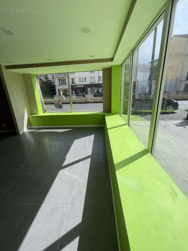 Commerce 148 m² à Rueil-Malmaison  - photo 6