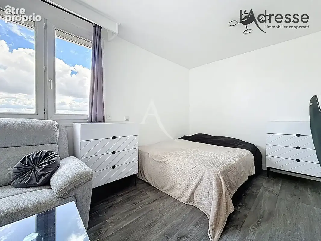 SURESNES/ Maréchal de Lattre de Tassigny - Vue Paris - Appartement Studio 36m² - 1 Cave - 1 BOX - photo 5