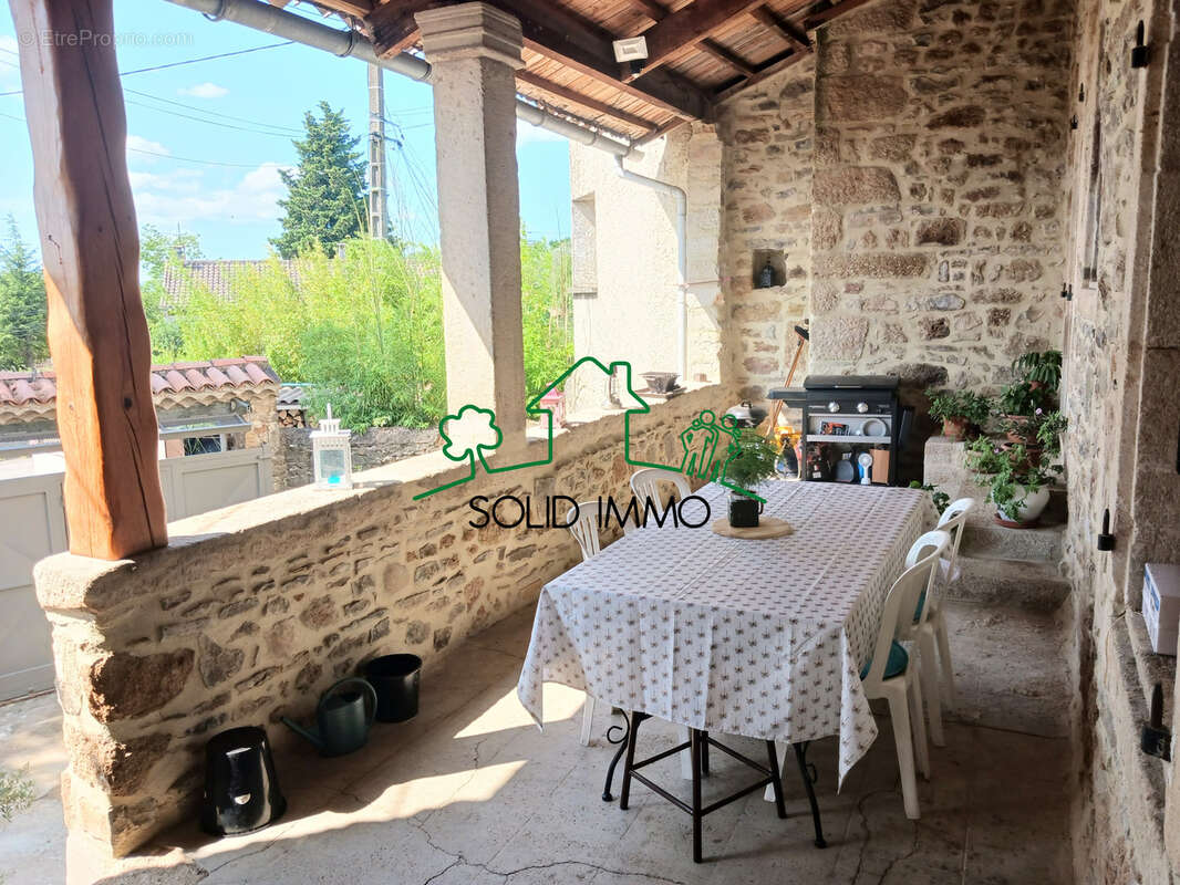 Maison à SAINT-ETIENNE-DE-FONTBELLON