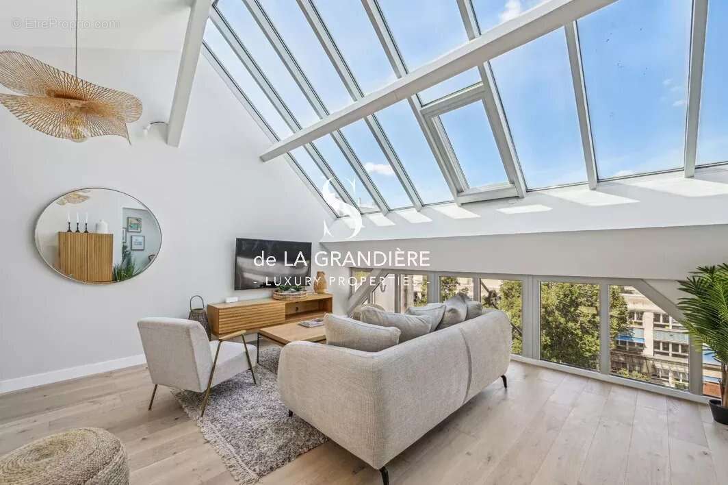 Appartement à PARIS-16E