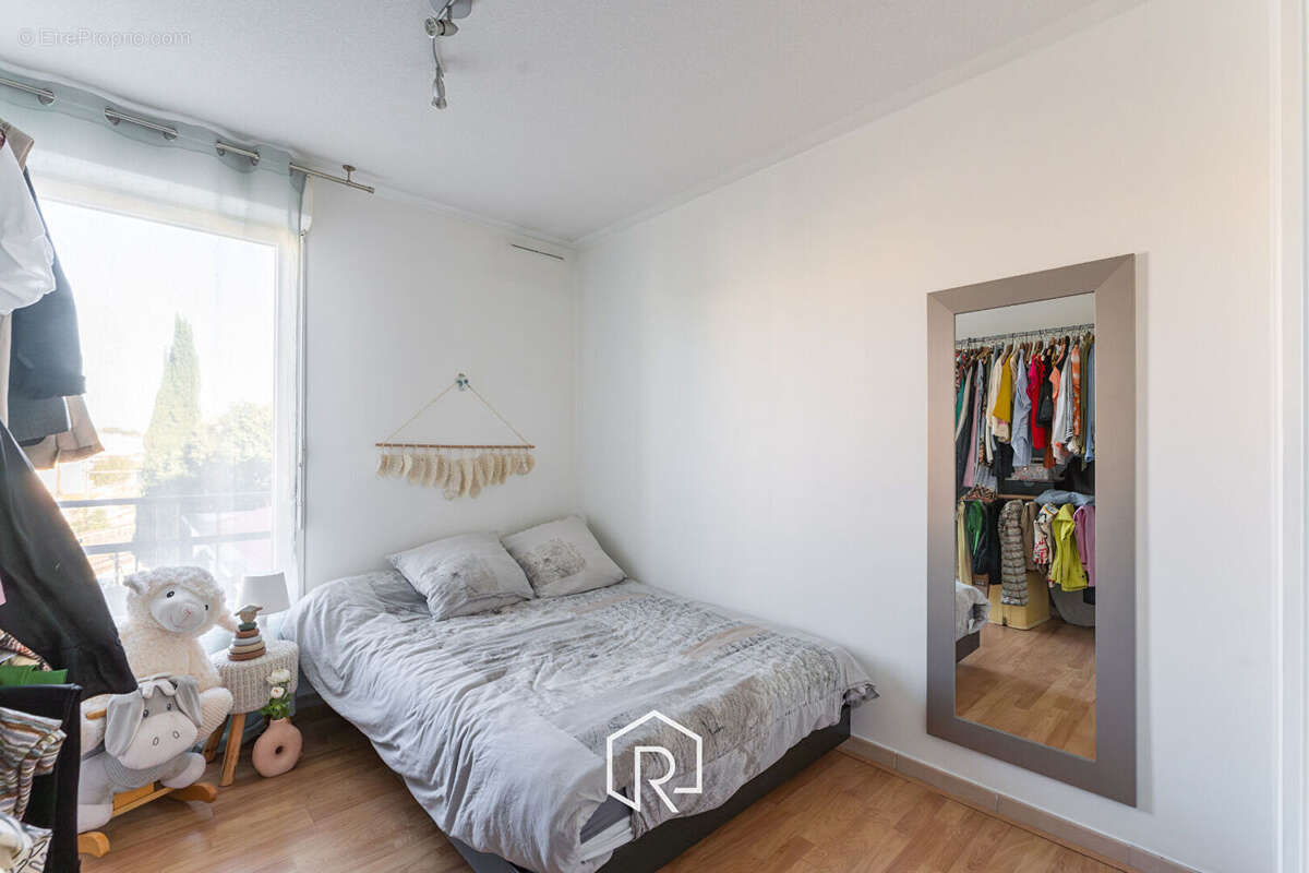 Appartement à MARSEILLE-4E