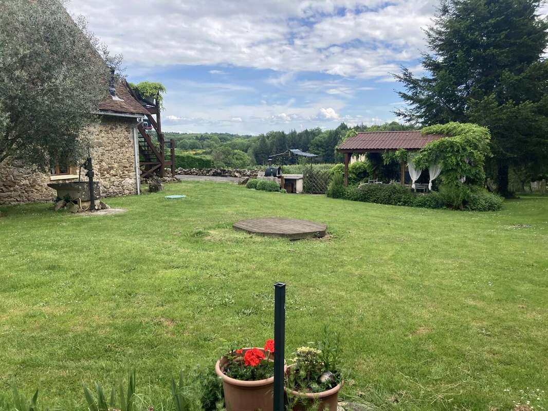 Maison à LADIGNAC-LE-LONG