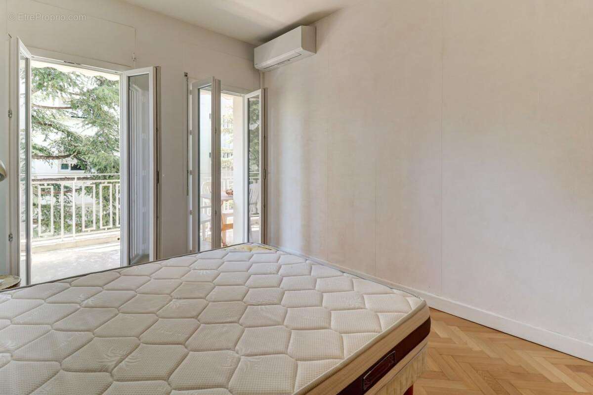 Cimiez – Grand 2 pièces avec terrasse exposée sud au calme ! - photo 11