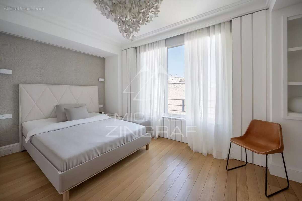 Appartement à PARIS-7E
