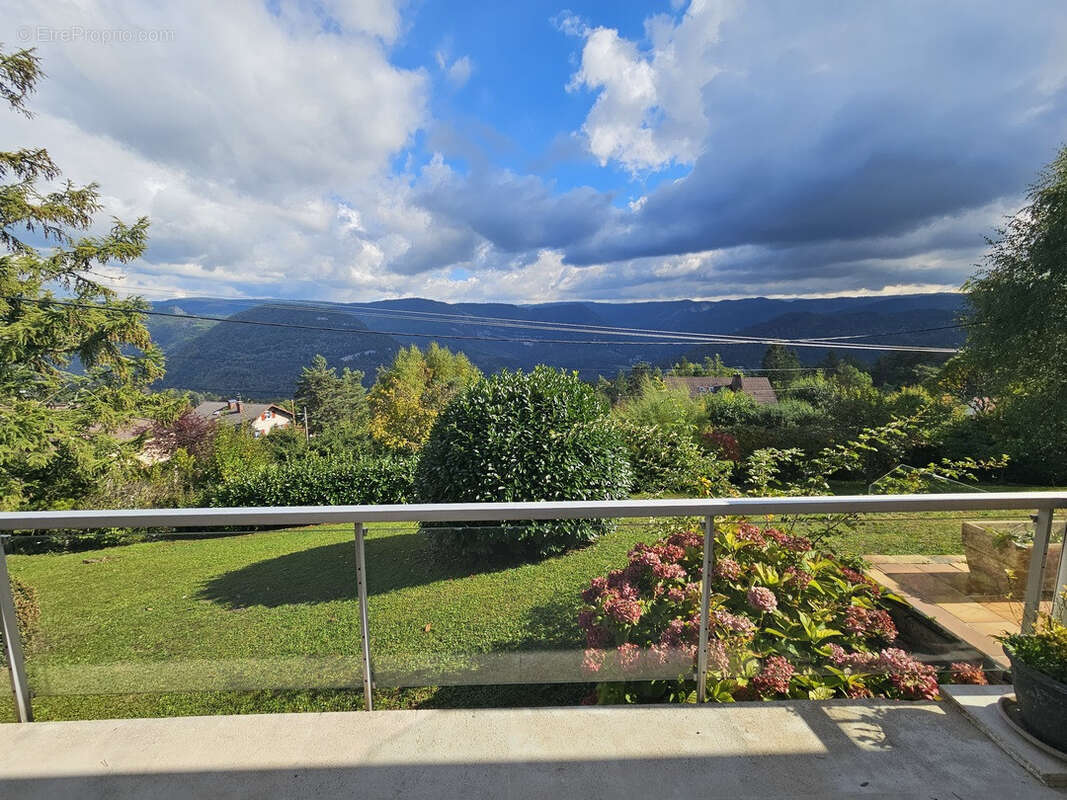 Maison à AVIGNON-LES-SAINT-CLAUDE