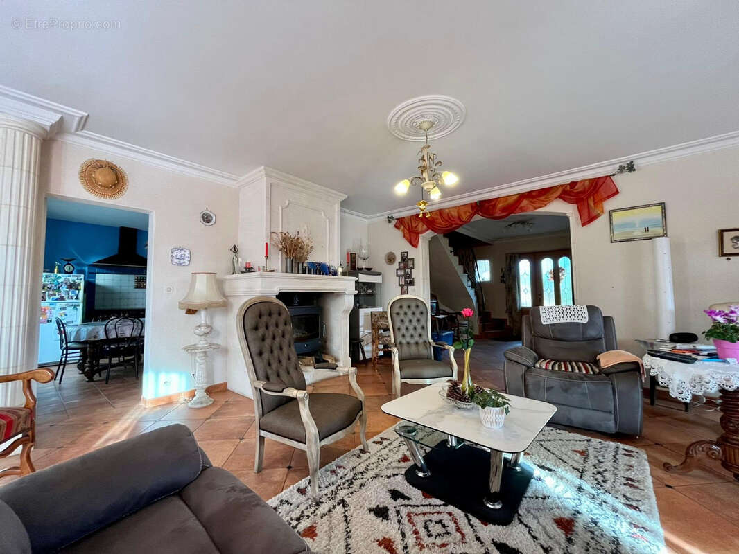 Maison à SAINT-LEGER-DES-BOIS