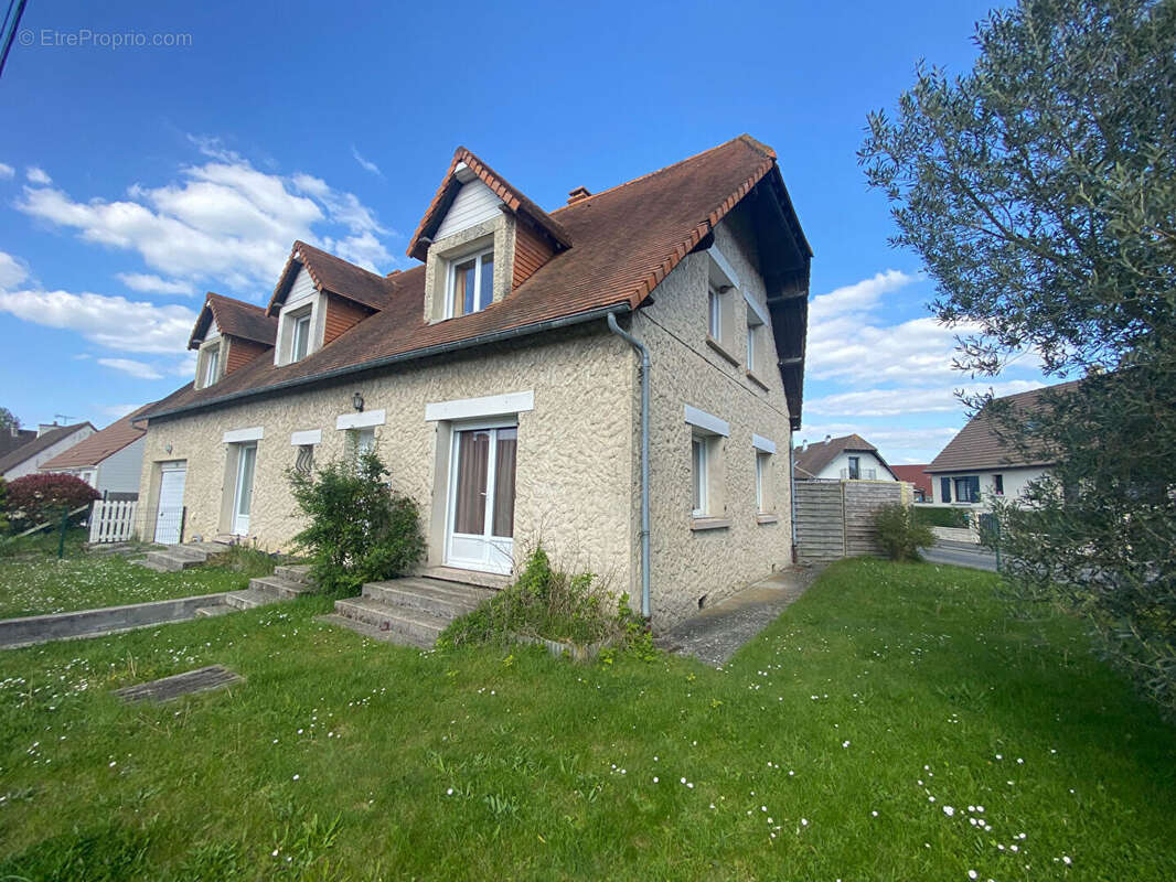 Maison à BASSENEVILLE