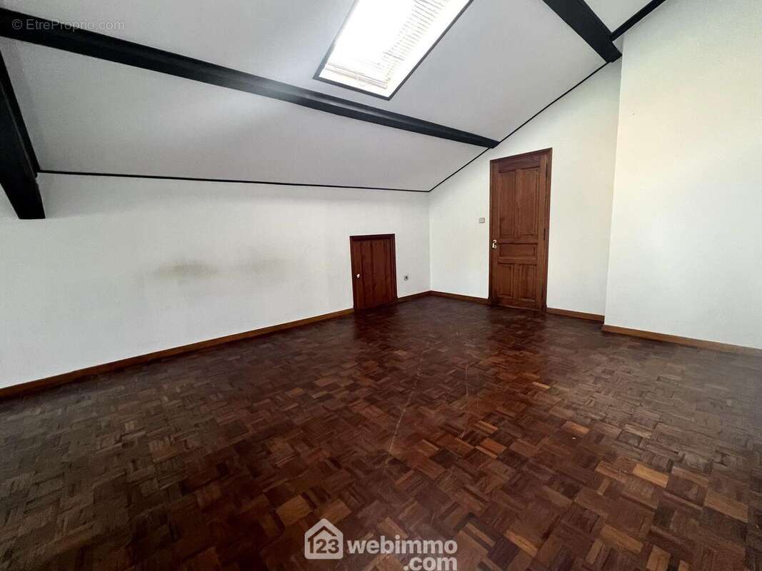 Ce bien situé au dernier étage est parfaitement isolé - Appartement à SAN-MARTINO-DI-LOTA