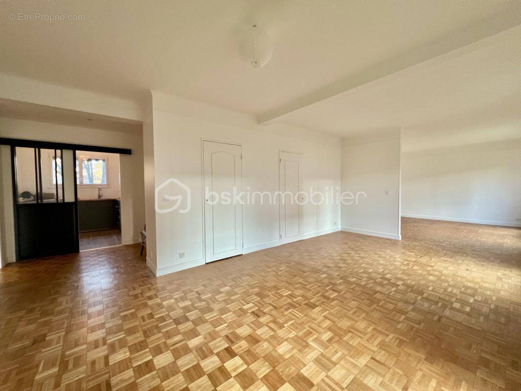 Appartement à VILLE-D'AVRAY