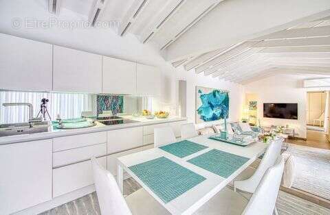 Appartement à EZE