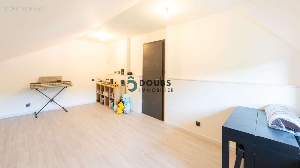 Maison à GUYANS-VENNES