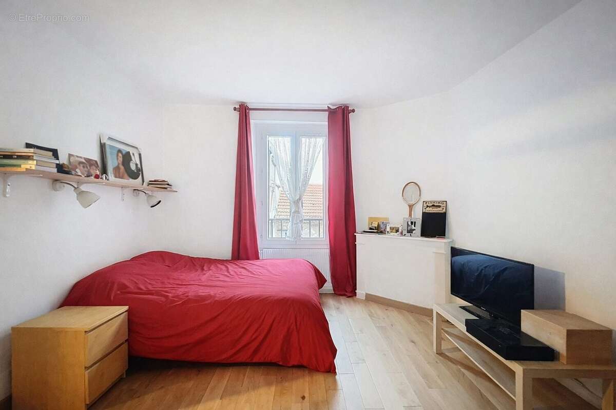 Maison à CHENNEVIERES-SUR-MARNE