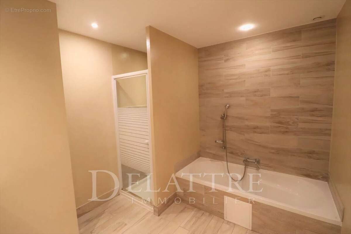 Appartement à ROQUEFORT-LES-PINS