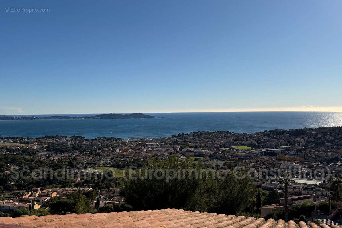 Maison à CARQUEIRANNE