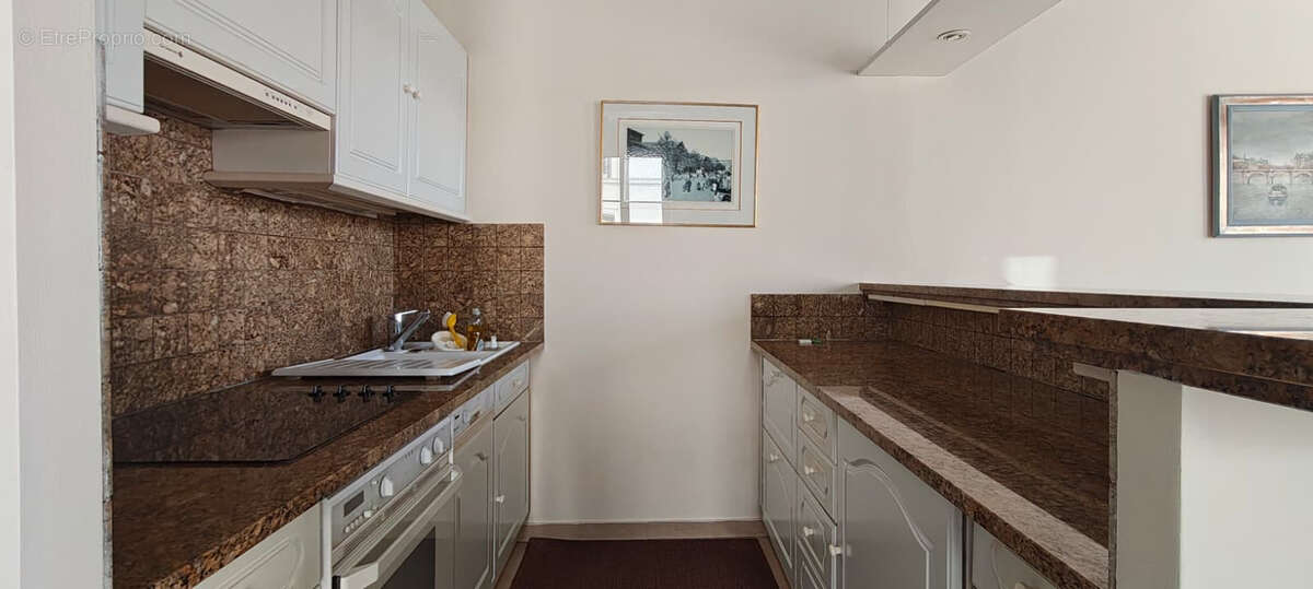 Appartement à PARIS-1E