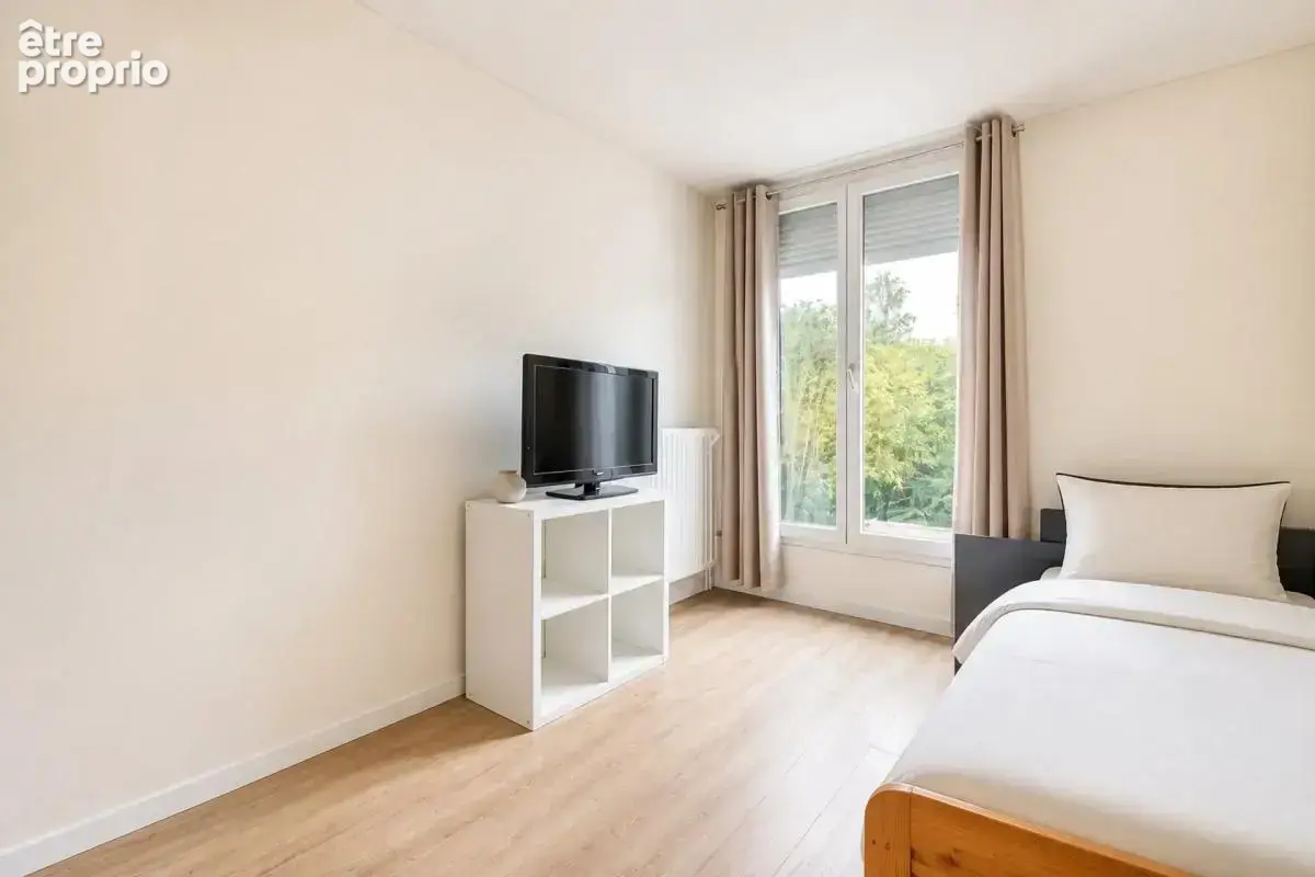Comme une maison – 4 chambres, jardinet privatif & box – - photo 9