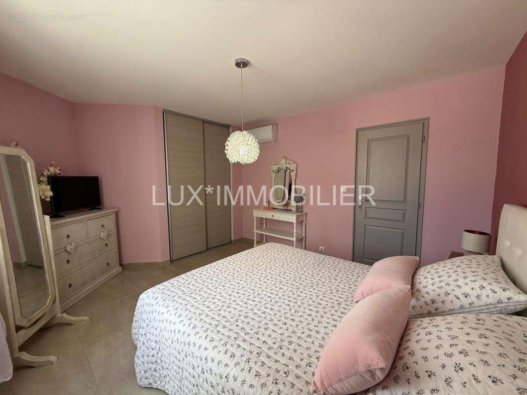Noves - villa d'architecte, piscine pool-house, centre calme - photo 26