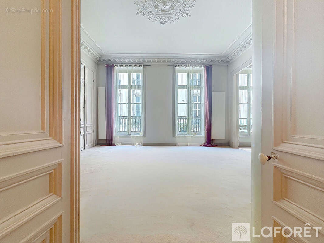 Appartement à PARIS-2E