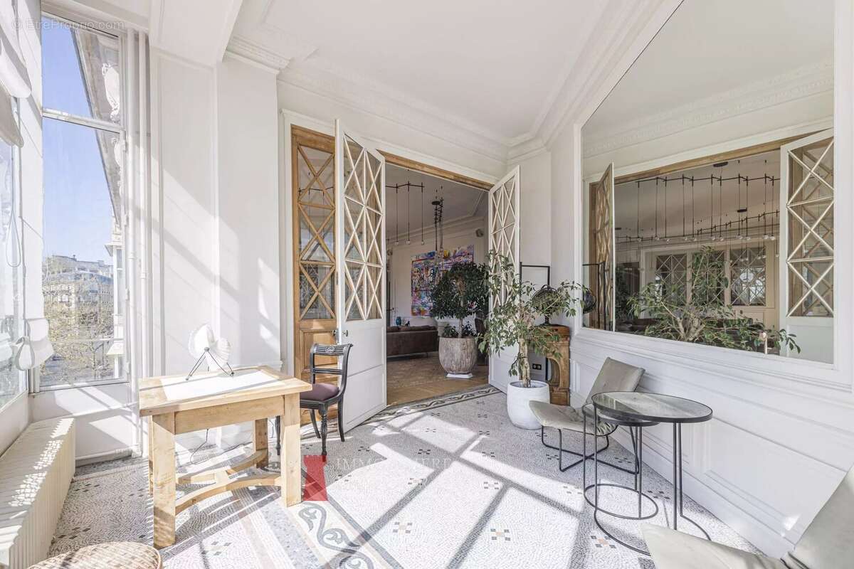 Appartement à PARIS-16E