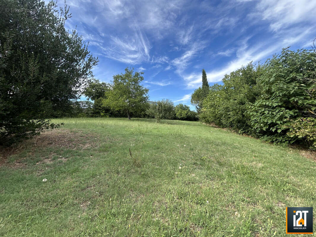 Terrain à LA ROUVIERE