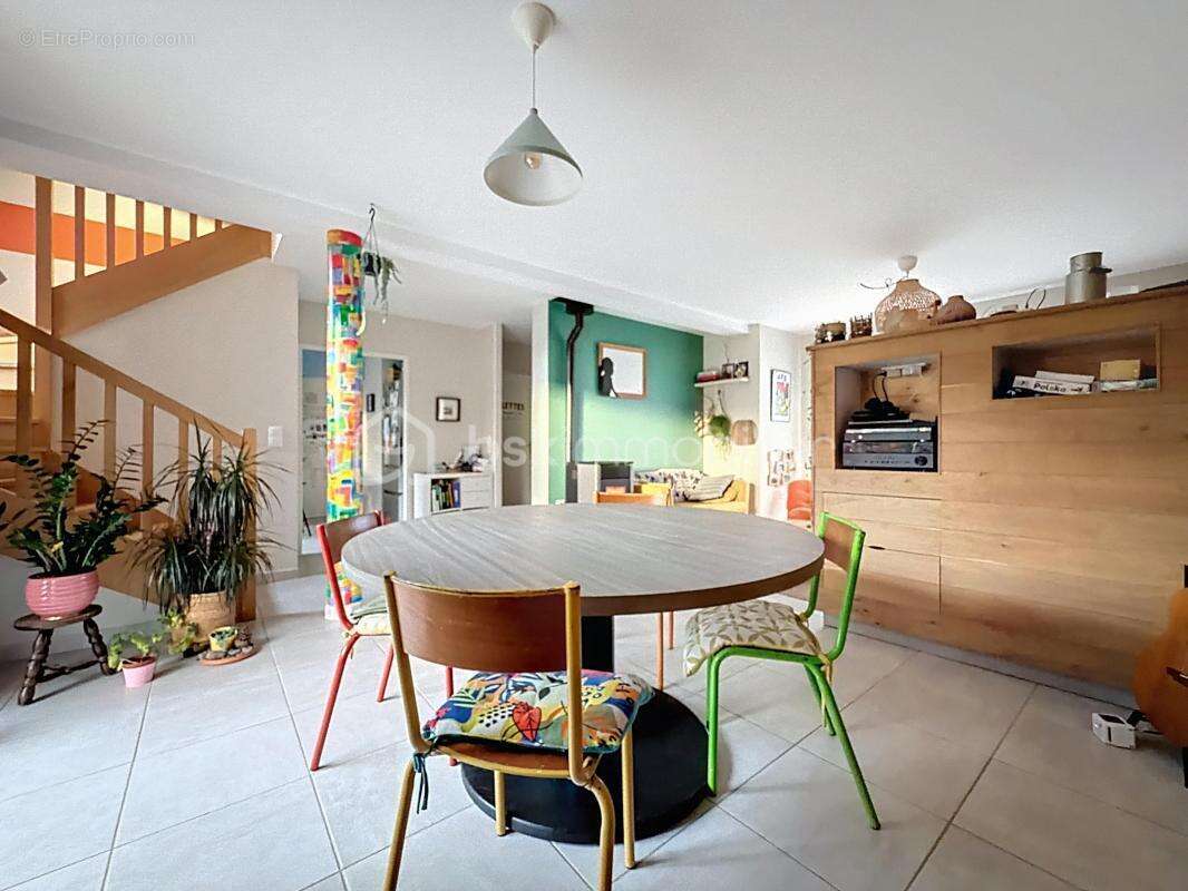 Maison à SAINT-GEORGES-MONTCOCQ