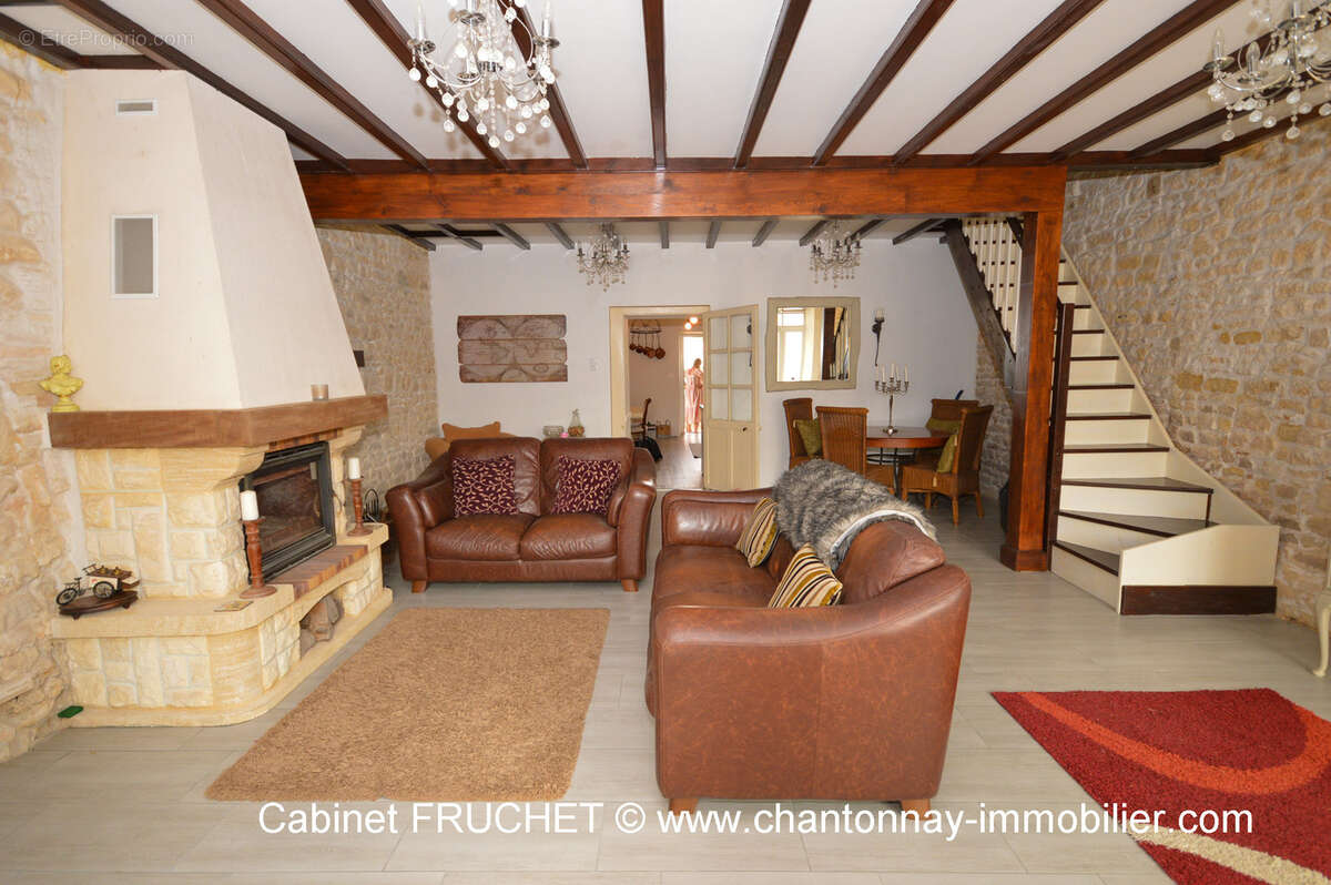 Maison à LA CAILLERE-SAINT-HILAIRE