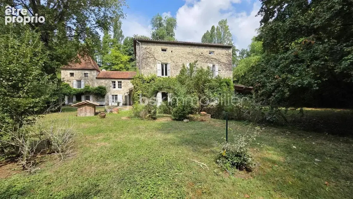 Moulin et dependances -jardin de 4 hectares - photo 5