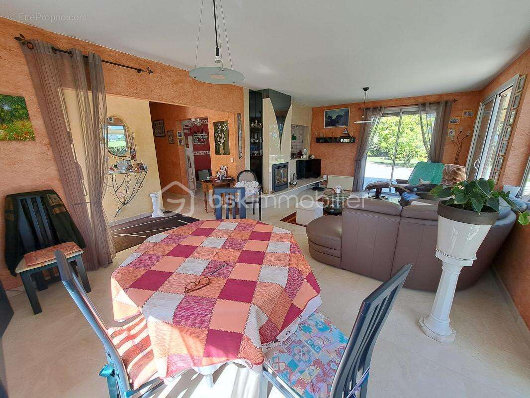 Maison à TOURS-EN-VIMEU