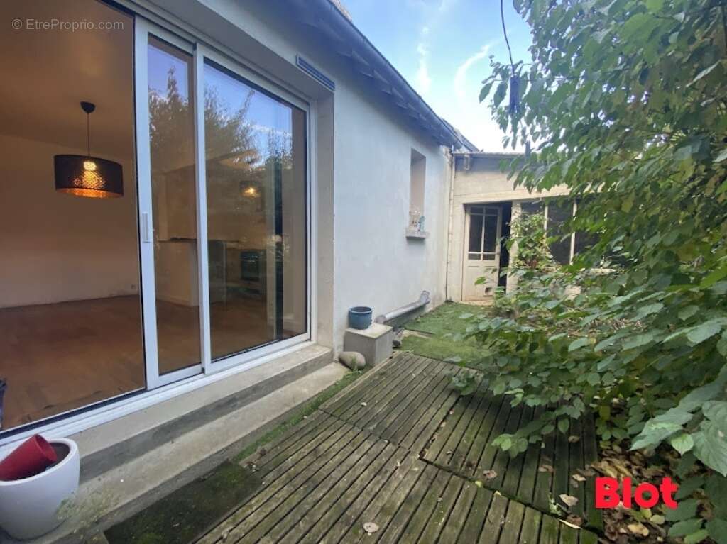 Maison à PIRE-SUR-SEICHE