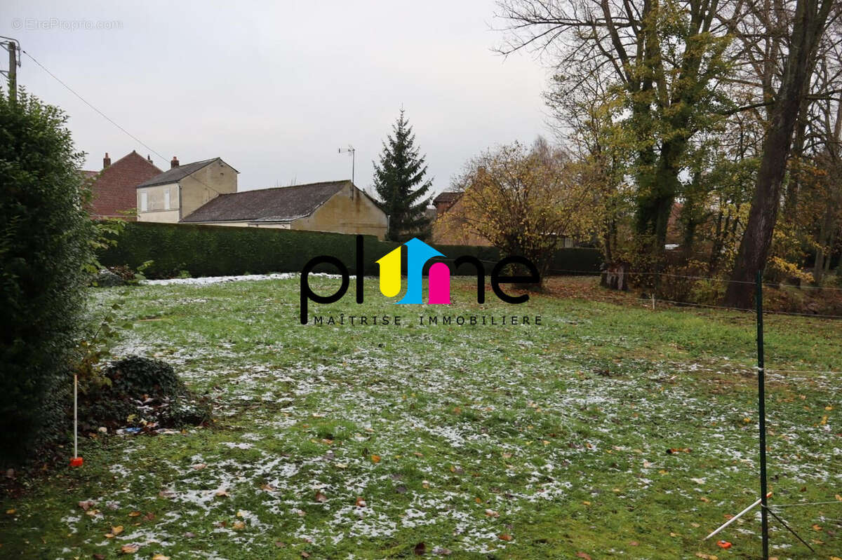 Terrain à MERIGNIES