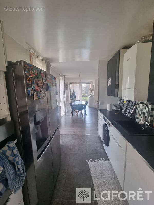 Appartement T4 79 m² ? 3 chambres, balcon, cave et parking ? résidence entretenue à Livry-Gargan - photo 3