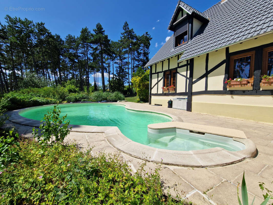 Maison à BRIQUEMESNIL-FLOXICOURT