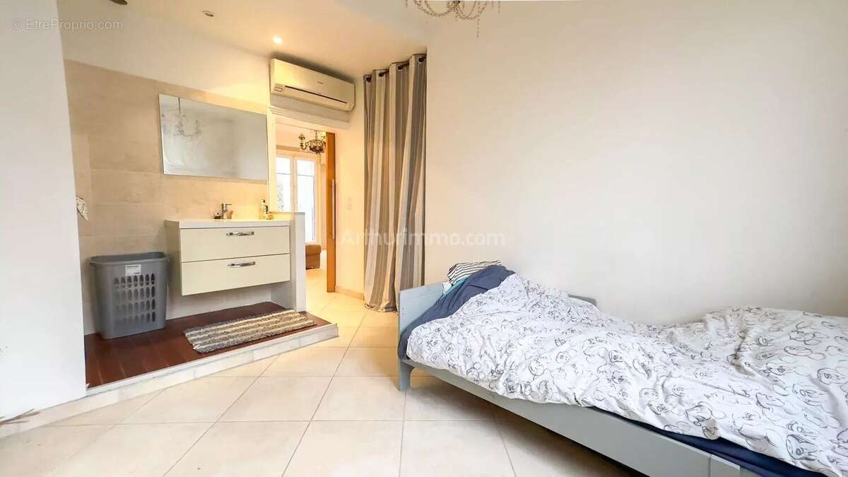 Appartement à VILLENEUVE-LOUBET